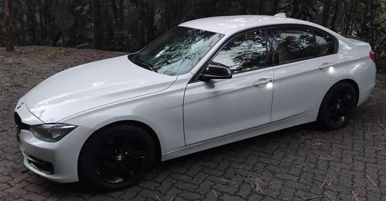 BMW-320i-2015
