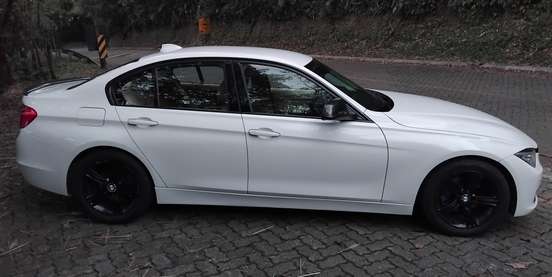 BMW-320i-2015