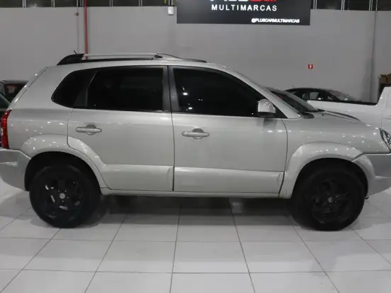 HYUNDAI-TUCSON-2.0 MPFI GLS 16V 143CV 2WD GASOLINA 4P AUTOMÁTICO HYUNDAI-TUCSON-2011