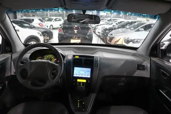 HYUNDAI-TUCSON-2011