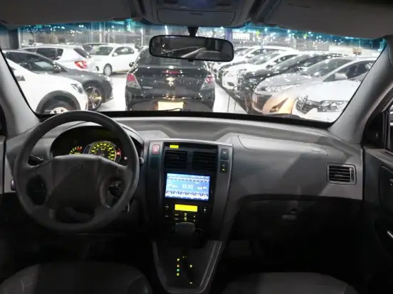 HYUNDAI-TUCSON-2.0 MPFI GLS 16V 143CV 2WD GASOLINA 4P AUTOMÁTICO HYUNDAI-TUCSON-2011