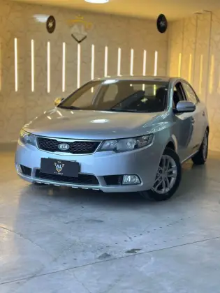 KIA CERATO 1.6 E.283 SEDAN 16V GASOLINA 4P AUTOMÁTICO