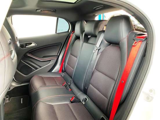 MERCEDES-BENZ-GLA 45 AMG-2.0 16V TURBO GASOLINA 4P AUTOMÁTICO MERCEDES-BENZ-GLA 45 AMG-2015