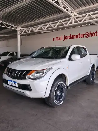 MITSUBISHI L200 TRITON 2.4 16V TURBO DIESEL OUTDOOR GLS CD 4X4 AUTOMÁTICO