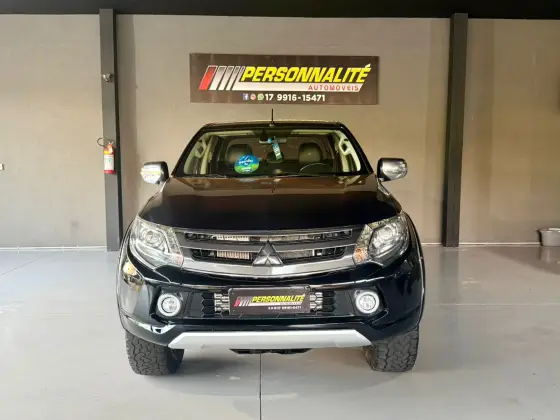 MITSUBISHI L200 TRITON 2.4 16V TURBO DIESEL SPORT HPE-S CD 4P 4X4 AUTOMÁTICO