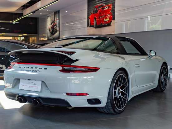 PORSCHE-911-2017