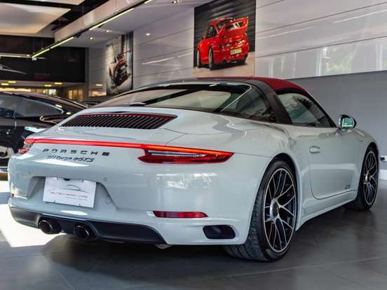 PORSCHE-911-2017