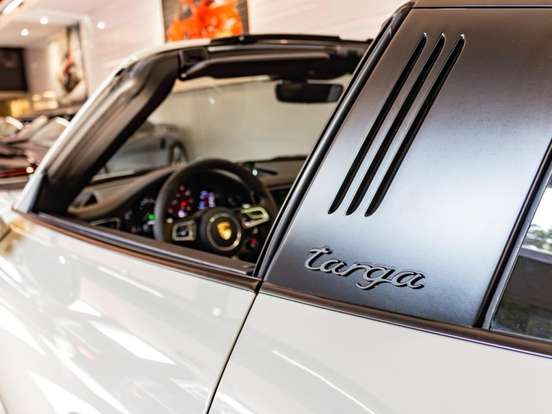 PORSCHE-911-2017