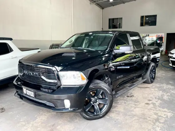 RAM CLASSIC 5.7 V8 GASOLINA LARAMIE NIGHT EDITION CD 4X4 AUTOMÁTICO