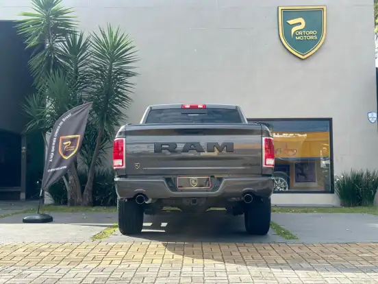 RAM-CLASSIC-5.7 V8 GASOLINA LARAMIE NIGHT EDITION CD 4X4 AUTOMÁTICO RAM-CLASSIC-2022
