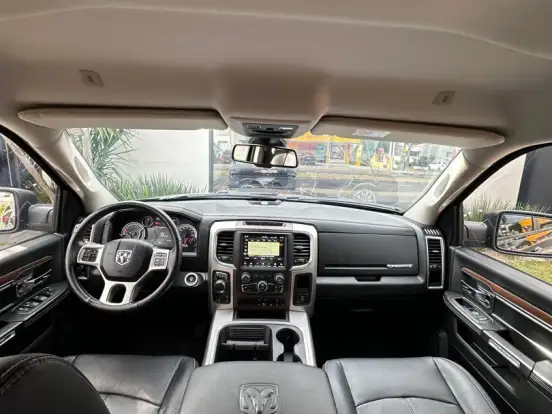 RAM-CLASSIC-5.7 V8 GASOLINA LARAMIE NIGHT EDITION CD 4X4 AUTOMÁTICO RAM-CLASSIC-2022