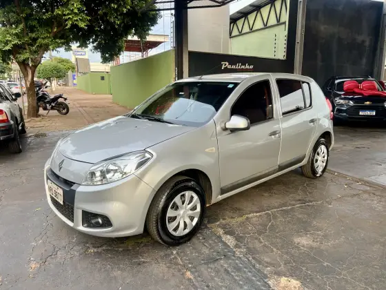 RENAULT SANDERO 1.0 EXPRESSION 16V FLEX 4P MANUAL RENAULT SANDERO 1.0 EXPRESSION 16V FLEX 4P MANUAL