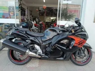 SUZUKI HAYABUSA GSX1300RA SUZUKI HAYABUSA GSX1300RA