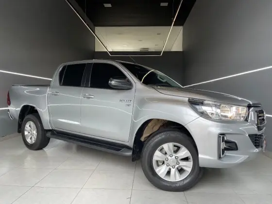 TOYOTA HILUX 2.7 SR 4X2 CD 16V FLEX 4P AUTOMÁTICO