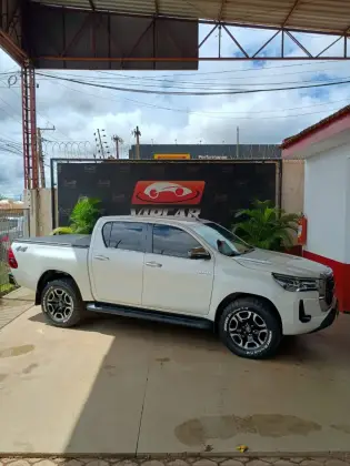 TOYOTA HILUX 2.8 D-4D TURBO DIESEL CD SRX 4X4 AUTOMÁTICO