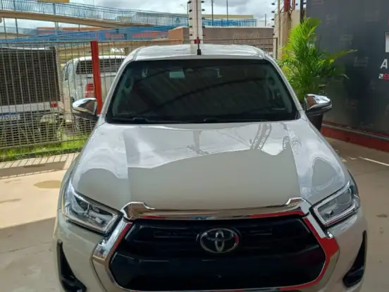TOYOTA-HILUX-2.8 D-4D TURBO DIESEL CD SRX 4X4 AUTOMÁTICO TOYOTA-HILUX-2022