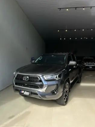 TOYOTA HILUX 2.8 D-4D TURBO DIESEL CD SRX 4X4 AUTOMÁTICO TOYOTA HILUX 2.8 D-4D TURBO DIESEL CD SRX 4X4 AUTOMÁTICO