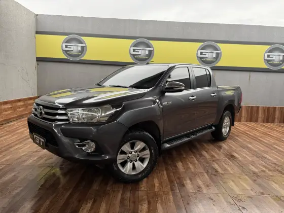 TOYOTA HILUX 2.8 SR 4X4 CD 16V DIESEL 4P AUTOMÁTICO TOYOTA HILUX 2.8 SR 4X4 CD 16V DIESEL 4P AUTOMÁTICO