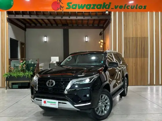 TOYOTA HILUX SW4 2.8 D-4D TURBO DIESEL SRX 7L 4X4 AUTOMÁTICO