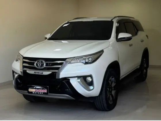 TOYOTA HILUX SW4 2.8 SRX DIAMOND 4X4 7 LUGARES 16V TURBO INTERCOOLER DIESEL 4P AUTOMÁTICO