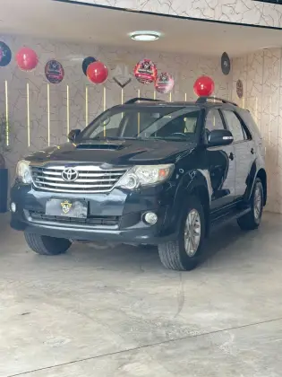TOYOTA HILUX SW4 3.0 SR 4X4 16V TURBO INTERCOOLER DIESEL 4P AUTOMÁTICO