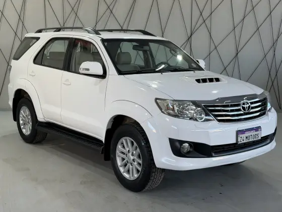 TOYOTA HILUX SW4 3.0 SRV 4X4 7 LUGARES 16V TURBO INTERCOOLER DIESEL 4P AUTOMÁTICO TOYOTA HILUX SW4 3.0 SRV 4X4 7 LUGARES 16V TURBO INTERCOOLER DIESEL 4P AUTOMÁTICO