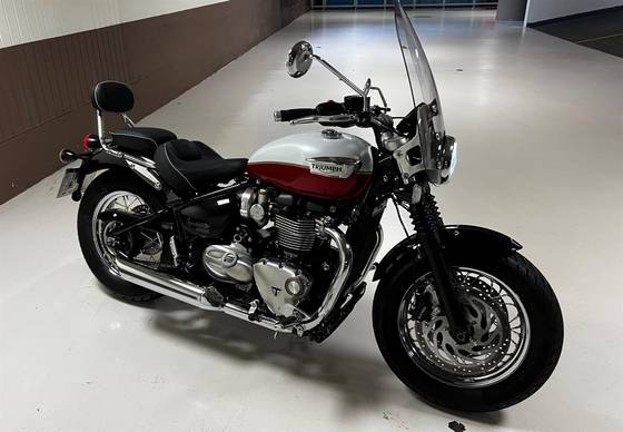 TRIUMPH BONNEVILLE SPEEDMASTER 