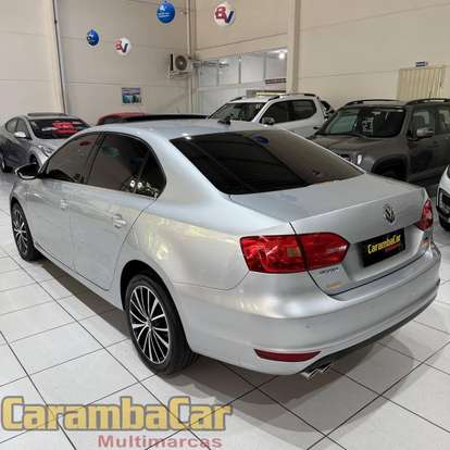 VOLKSWAGEN-JETTA-2012