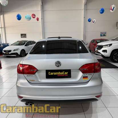 VOLKSWAGEN-JETTA-2012