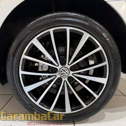 VOLKSWAGEN-JETTA-2012
