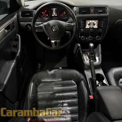 VOLKSWAGEN-JETTA-2012