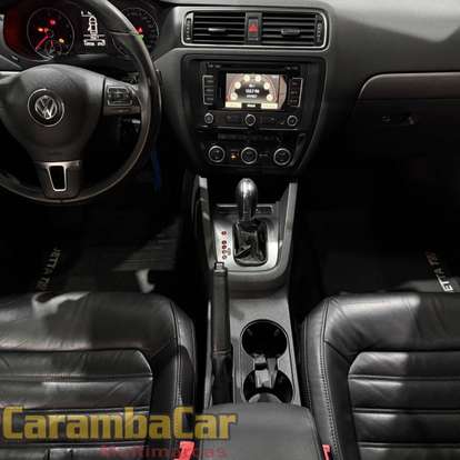 VOLKSWAGEN-JETTA-2012