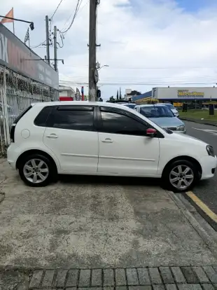 VOLKSWAGEN-POLO-2013