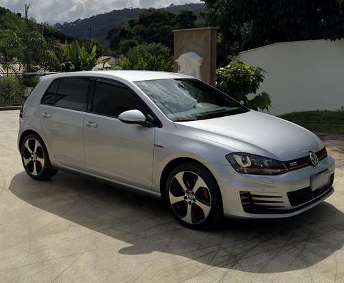 VOLKSWAGEN-GOLF-2017