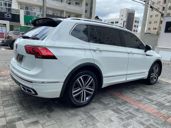 VOLKSWAGEN-TIGUAN-2.0 300 TSI GASOLINA ALLSPACE R-LINE AUTOMÁTICO VOLKSWAGEN-TIGUAN-2023