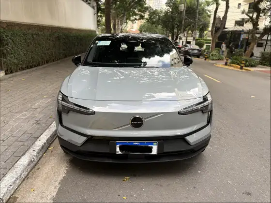 VOLVO EX30 51 KW ELÉTRICO PLUS