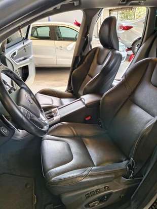 VOLVO-XC60-2015