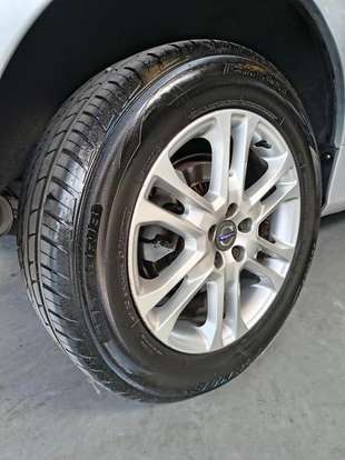 VOLVO-XC60-2015