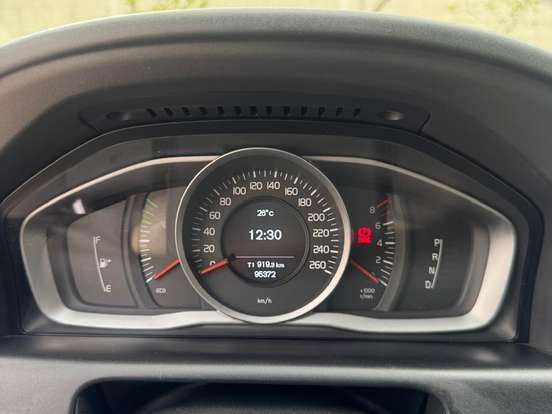 VOLVO-XC60-2.0 T5 COMFORT FWD TURBO GASOLINA 4P AUTOMÁTICO VOLVO-XC60-2015