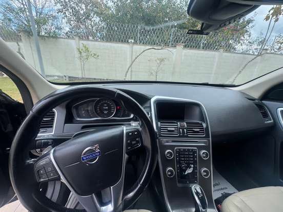 VOLVO-XC60-2015