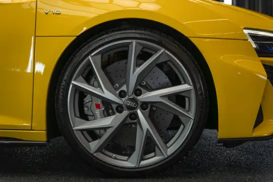 AUDI-R8-2020