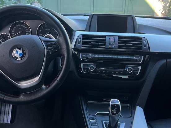BMW-320i-2.0 SPORT 16V TURBO ACTIVE FLEX 4P AUTOMÁTICO BMW-320i-2017