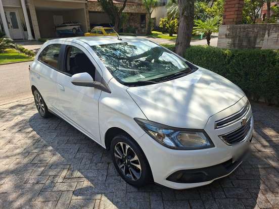 CHEVROLET-ONIX-2012
