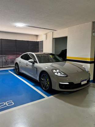 PORSCHE-PANAMERA-2023