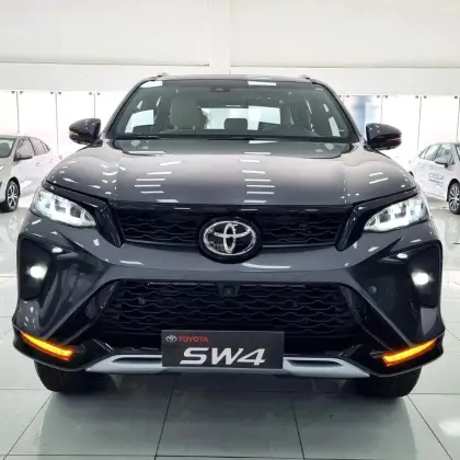 TOYOTA HILUX SW4 2.8 D-4D TURBO DIESEL DIAMOND 7L 4X4 AUTOMÁTICO