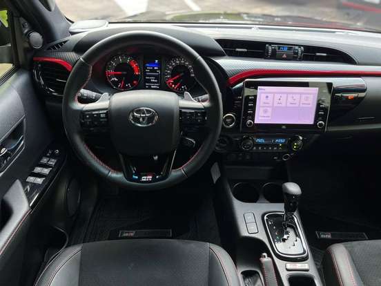 TOYOTA-HILUX-2.8 D-4D TURBO DIESEL CD GR-S 4X4 AUTOMÁTICO TOYOTA-HILUX-2022