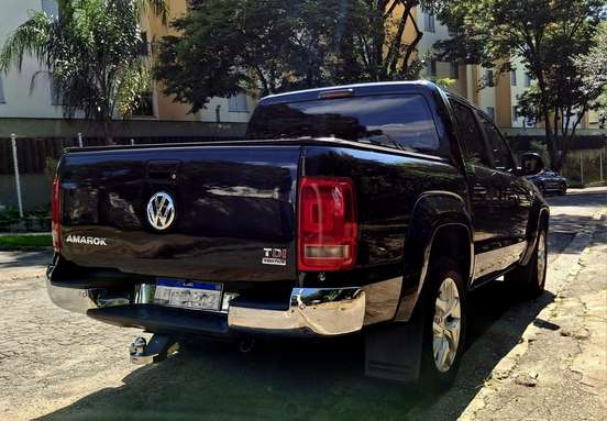 VOLKSWAGEN-AMAROK-2012