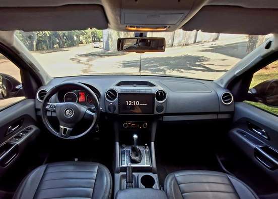 VOLKSWAGEN-AMAROK-2012