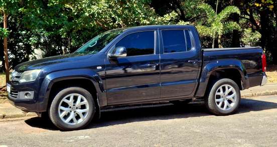 VOLKSWAGEN-AMAROK-2012