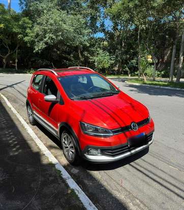 VOLKSWAGEN-CROSSFOX-2015